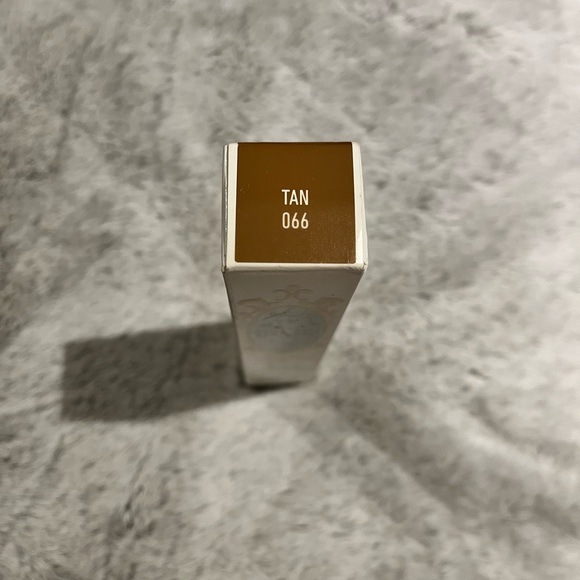 KVD Beauty True Portrait Liquid To Powder Foundation - Picture 2 of 3